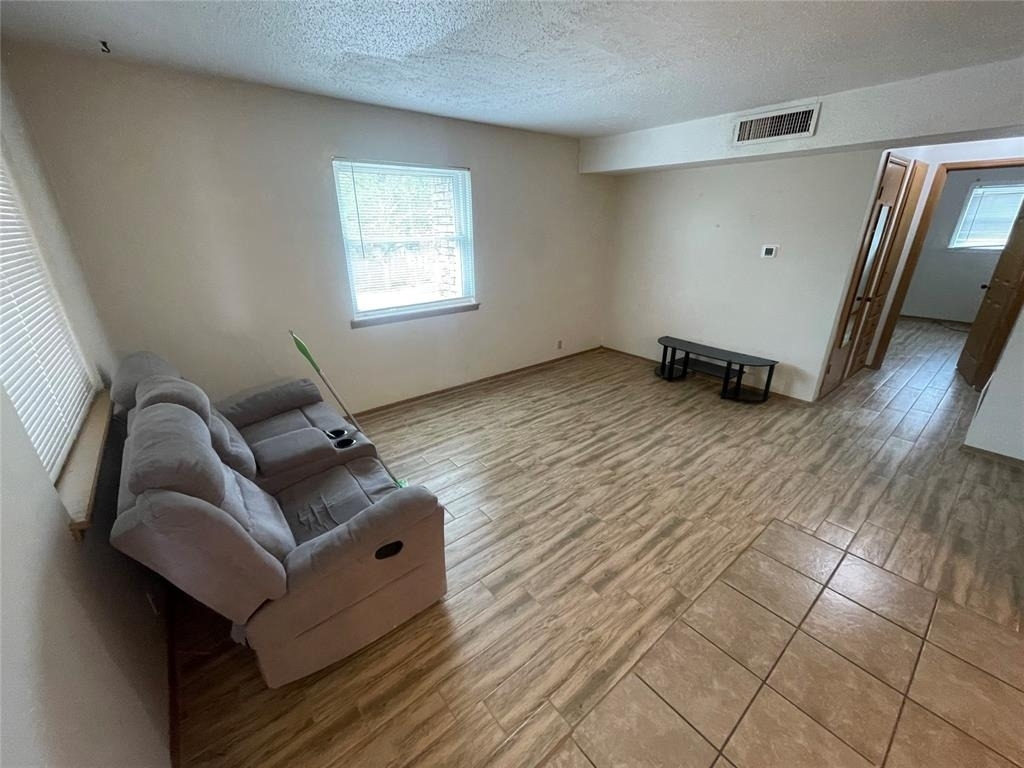 716 N Elm Street - Photo 1