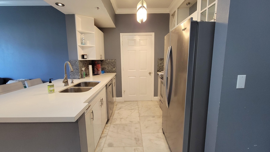 533 Ne 3rd Avenue - Photo 2