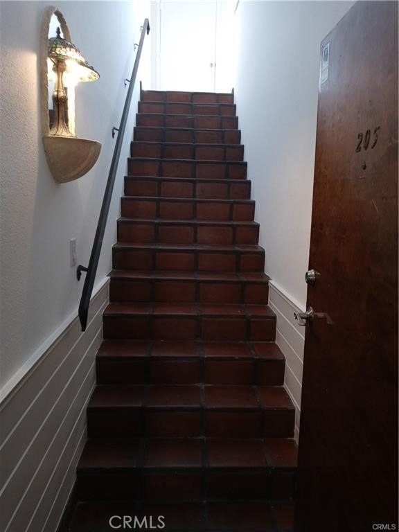 5255 Bellingham Avenue - Photo 2