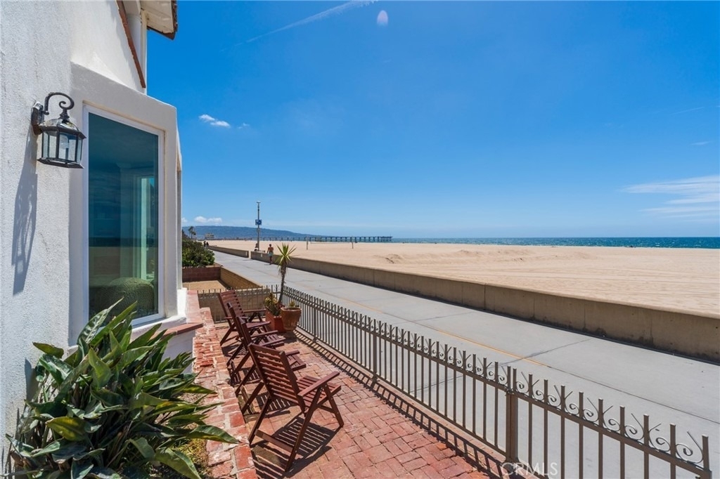 1818 The Strand - Photo 10