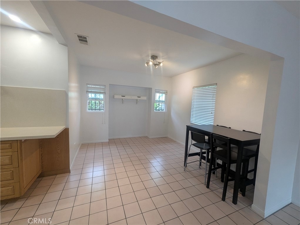 1447 W 37th Place - Photo 4