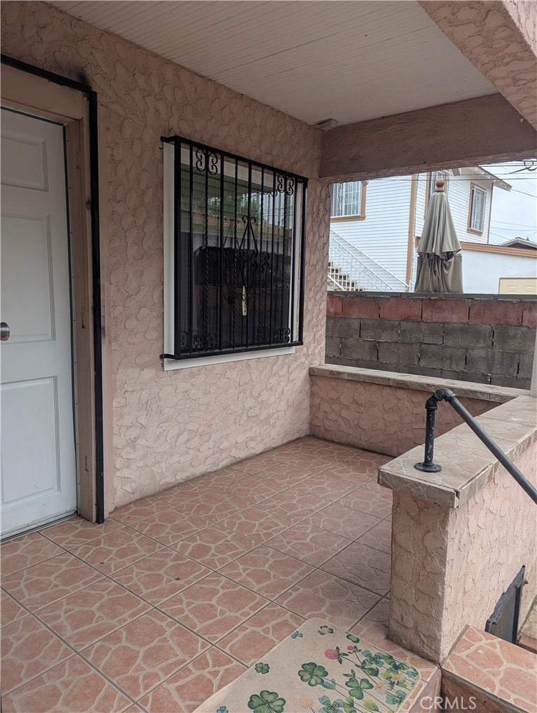 1447 W 37th Place - Photo 2