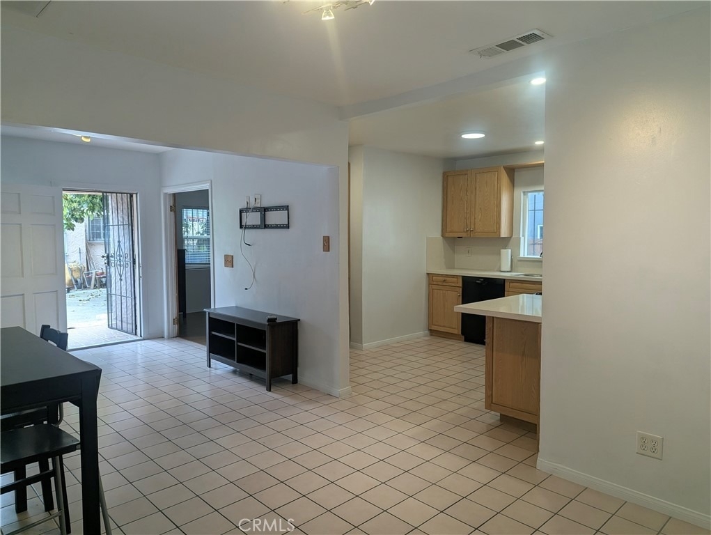 1447 W 37th Place - Photo 3