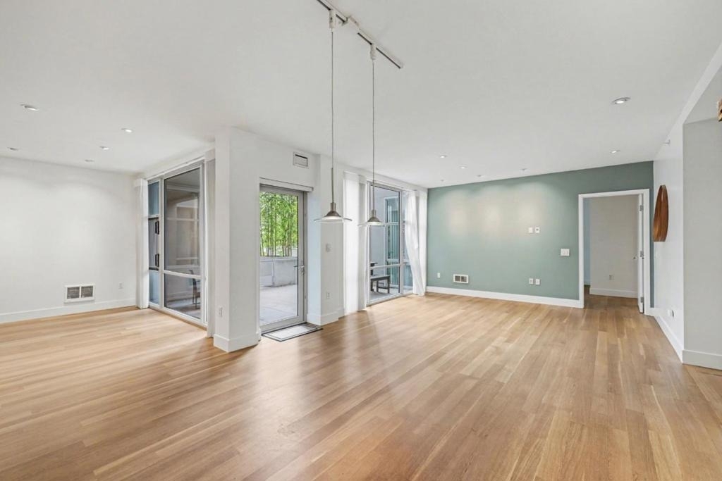 235 Berry Street - Photo 8
