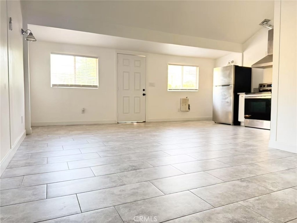 3233 E Cameron Avenue - Photo 4