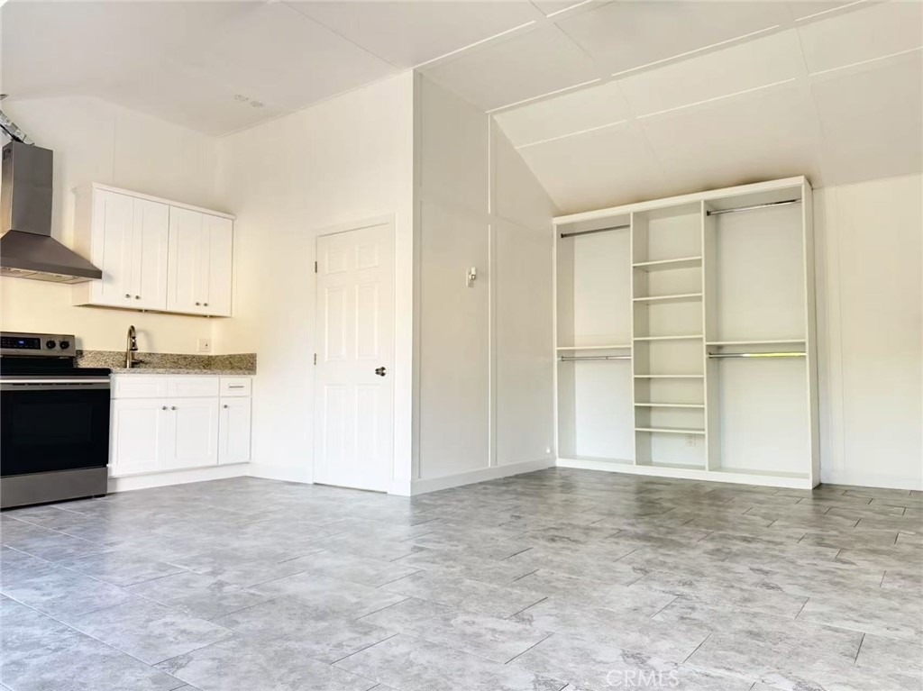 3233 E Cameron Avenue - Photo 2