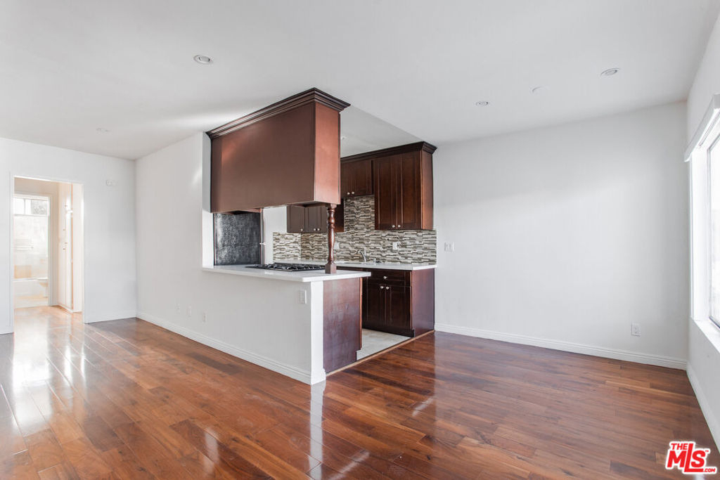 420 Raymond Avenue - Photo 3
