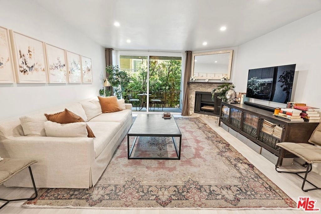 838 S Barrington Avenue - Photo 2