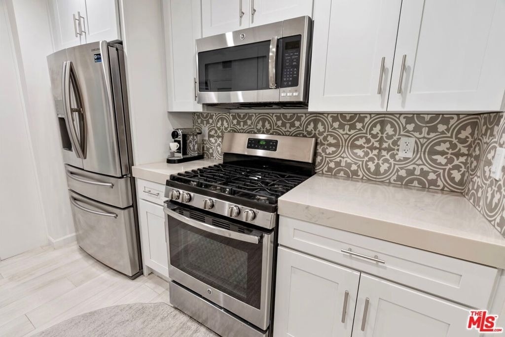 838 S Barrington Avenue - Photo 6