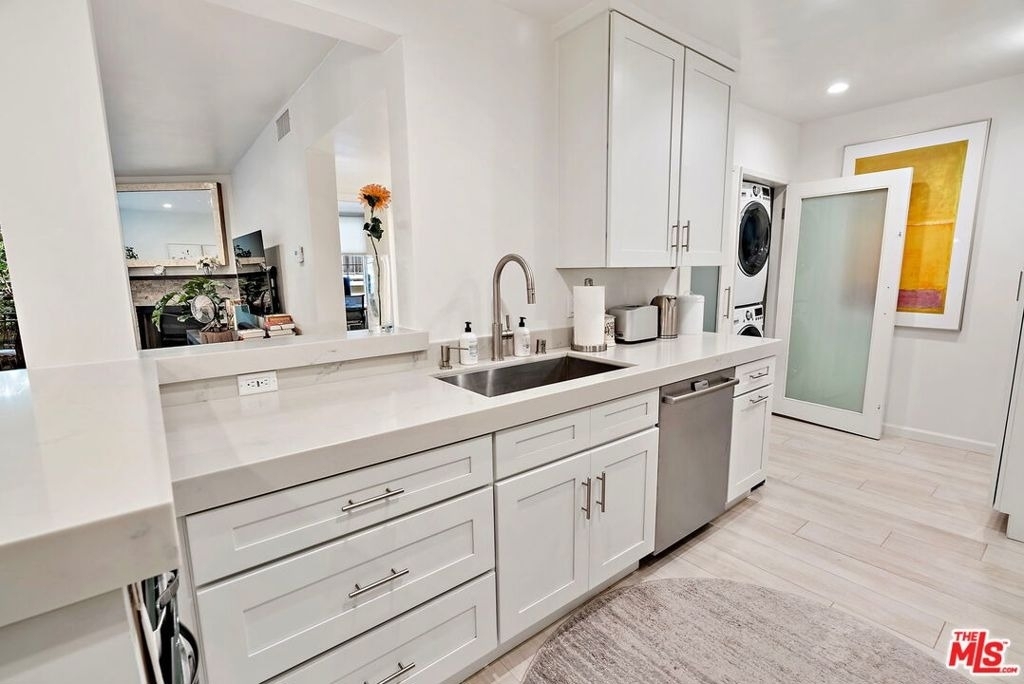 838 S Barrington Avenue - Photo 7