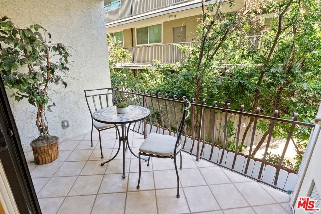 838 S Barrington Avenue - Photo 12