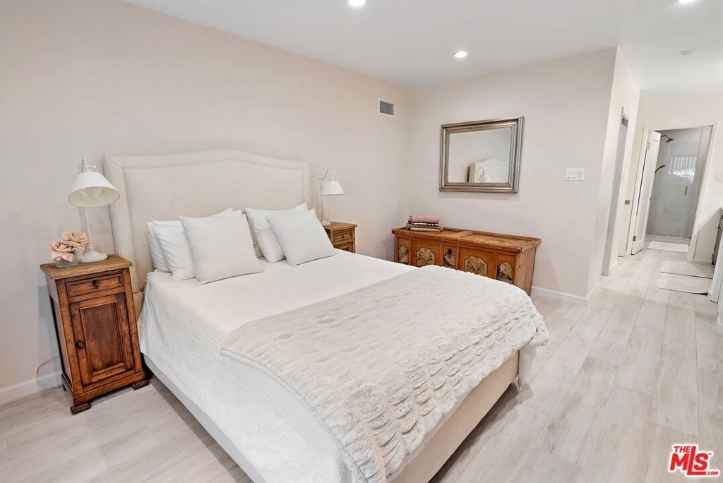 838 S Barrington Avenue - Photo 8