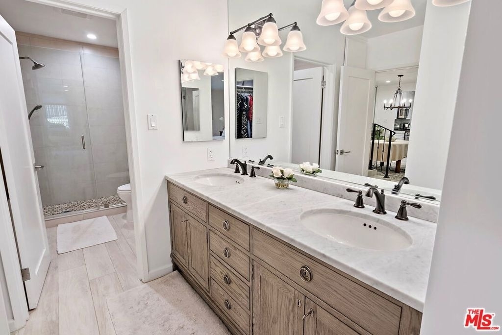 838 S Barrington Avenue - Photo 10