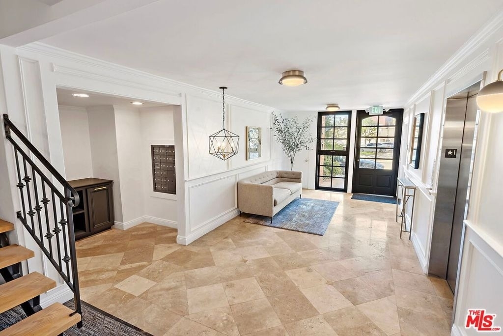 838 S Barrington Avenue - Photo 17
