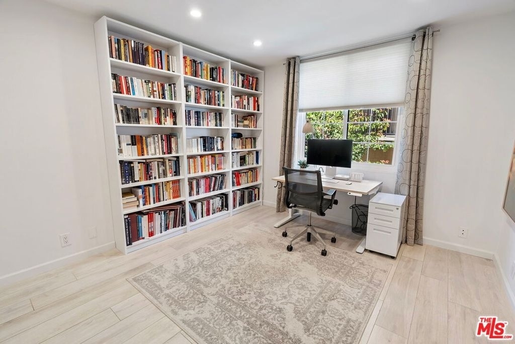 838 S Barrington Avenue - Photo 13
