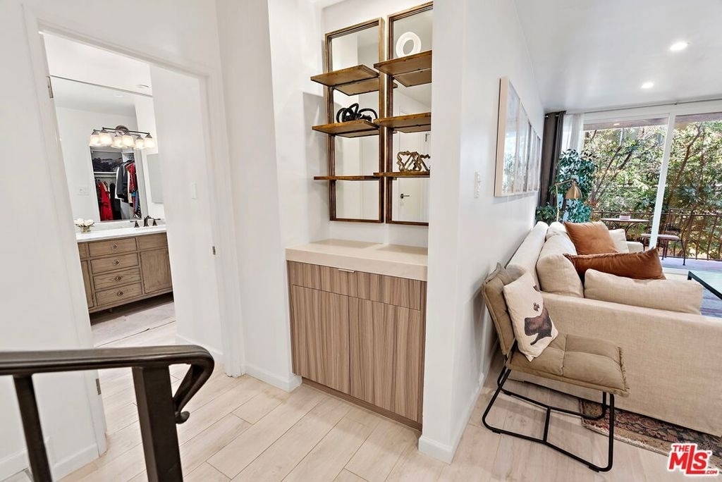838 S Barrington Avenue - Photo 3