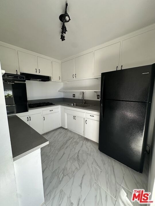 9018 Keith Avenue - Photo 2