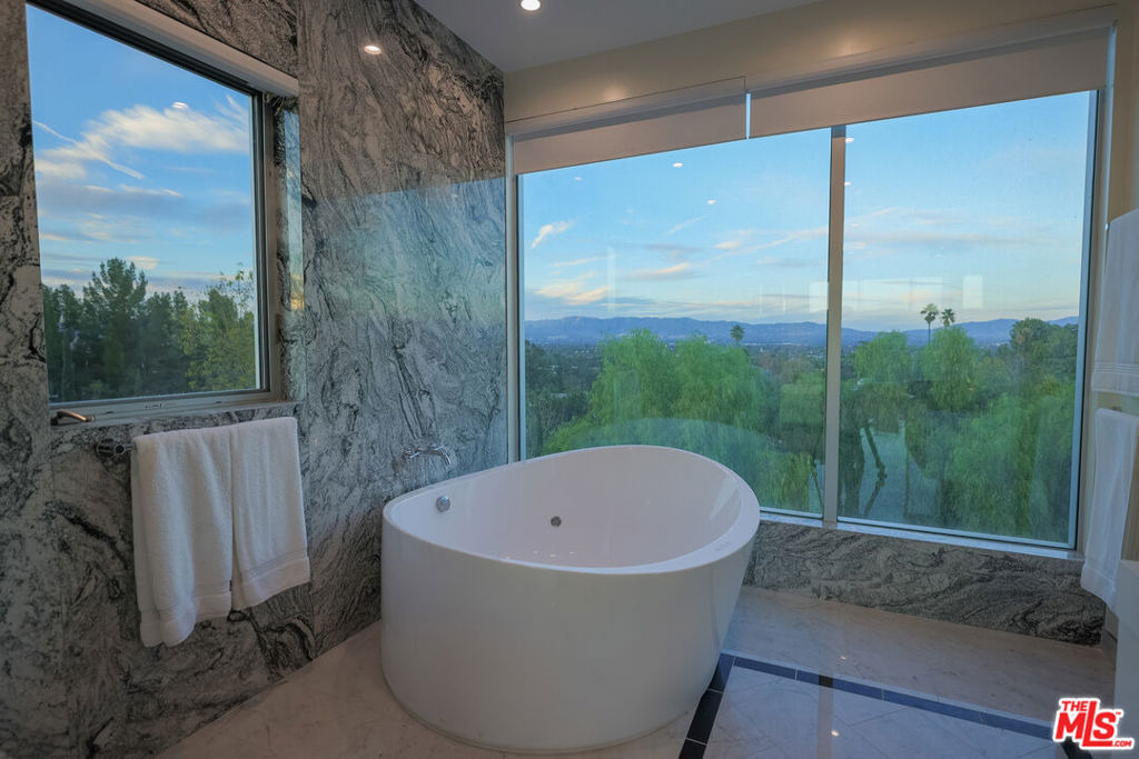 5900 N Winnetka Avenue - Photo 32