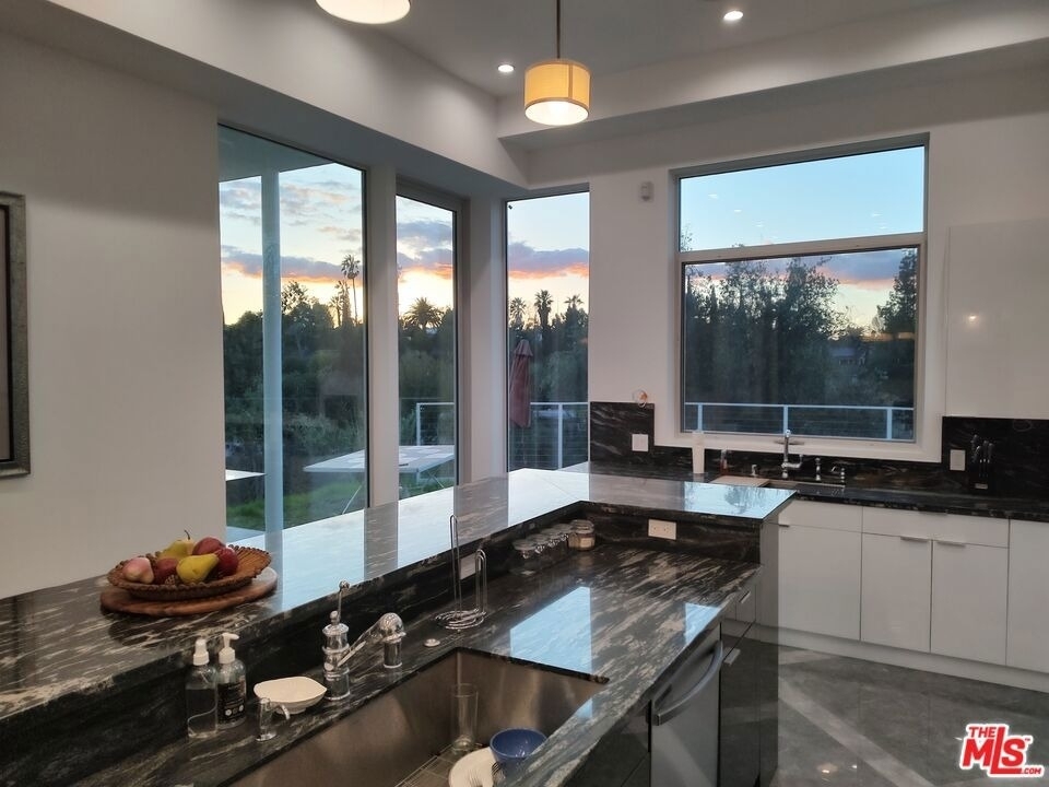 5900 N Winnetka Avenue - Photo 6