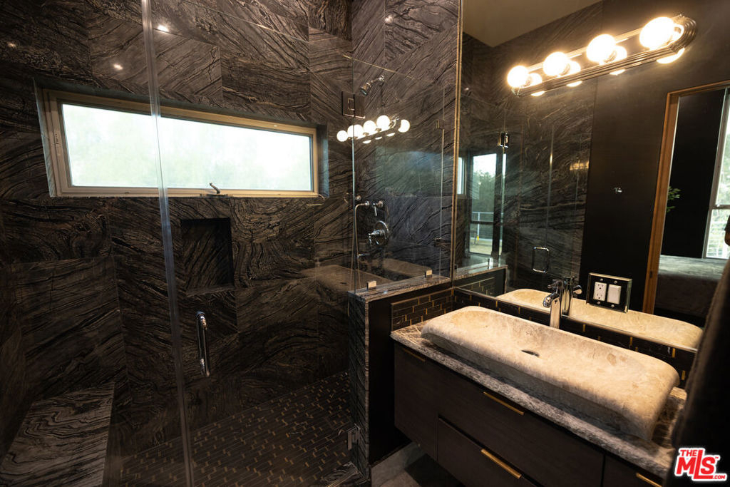 5900 N Winnetka Avenue - Photo 44
