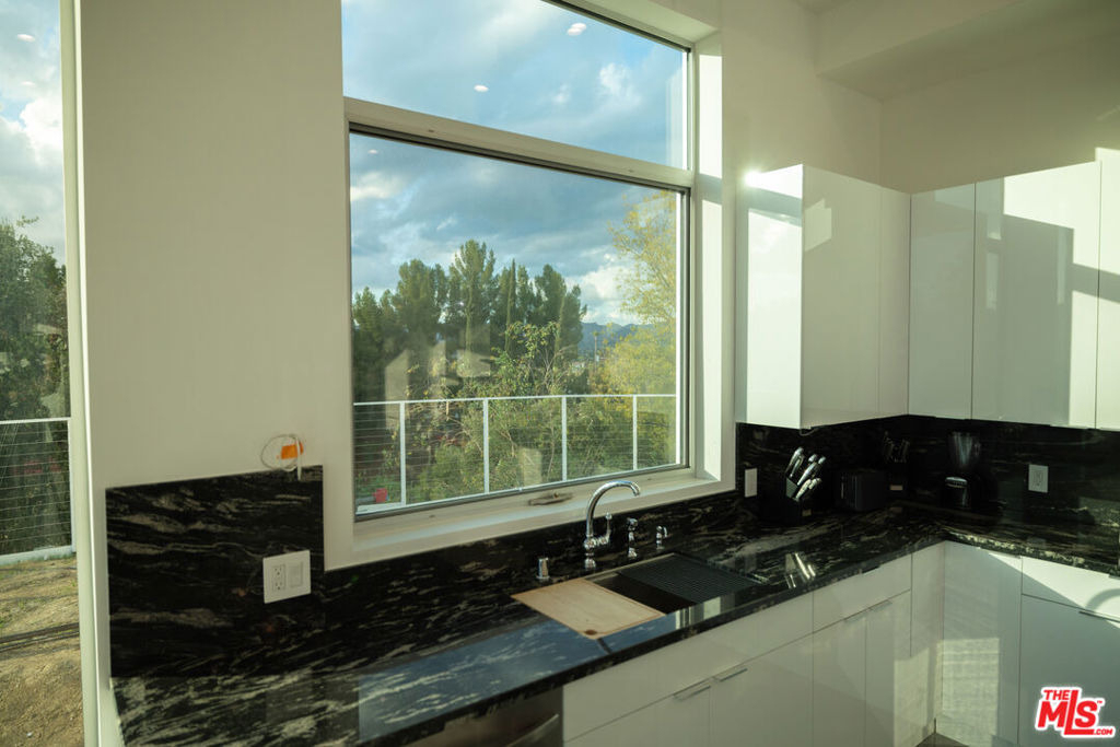 5900 N Winnetka Avenue - Photo 39