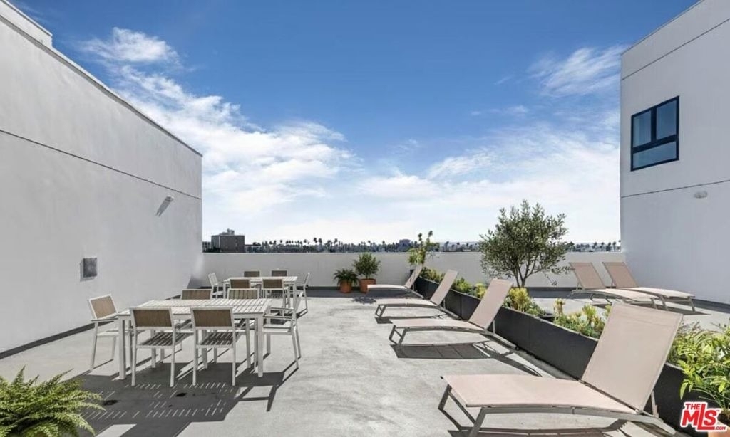 825 S Coronado Street - Photo 2
