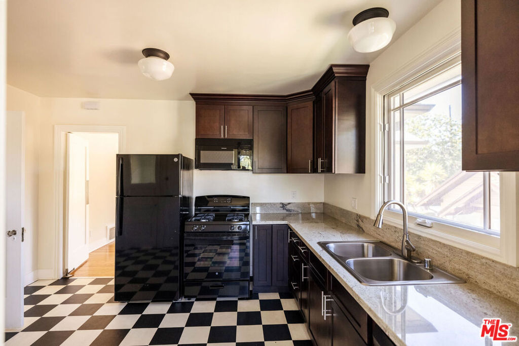 824 Brent Avenue - Photo 12