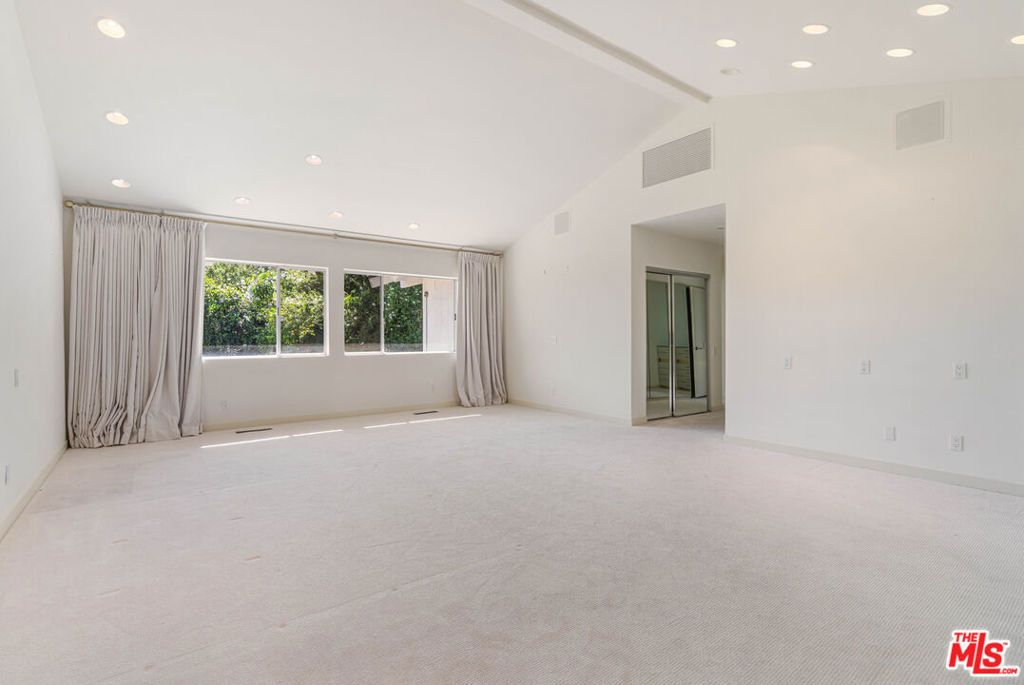 811 N Hillcrest Road - Photo 17