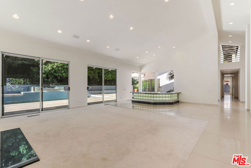 811 N Hillcrest Road - Photo 5