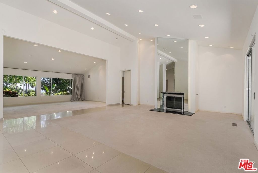 811 N Hillcrest Road - Photo 3