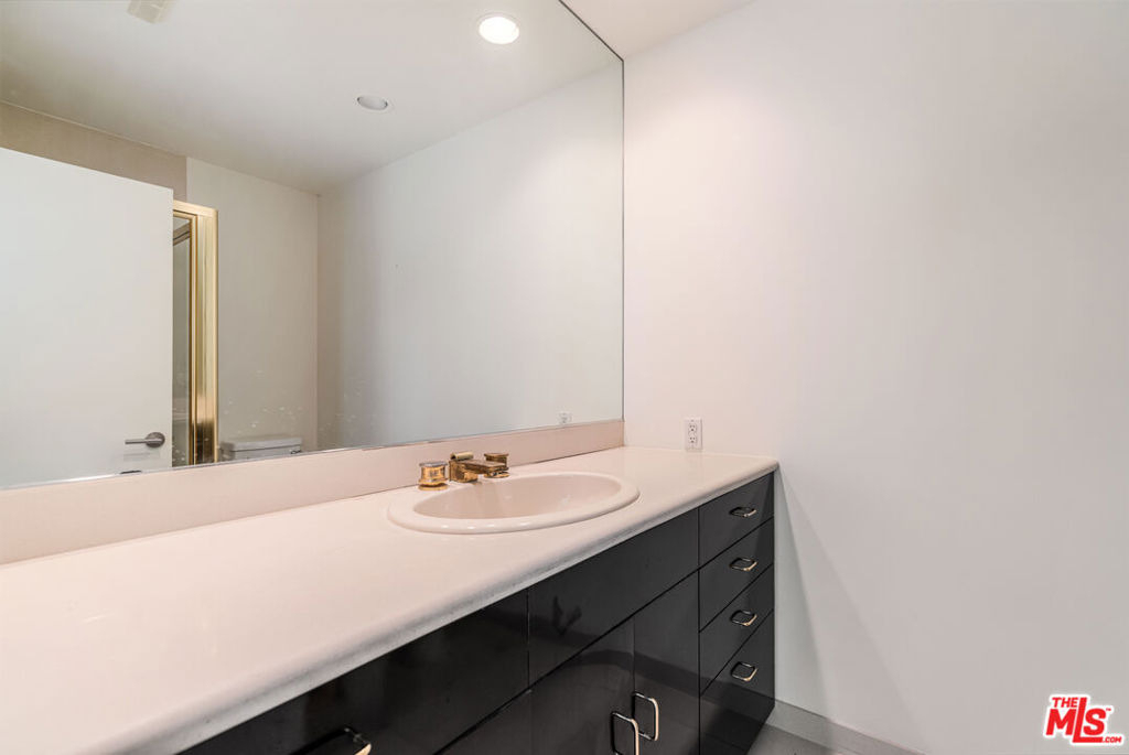 811 N Hillcrest Road - Photo 32