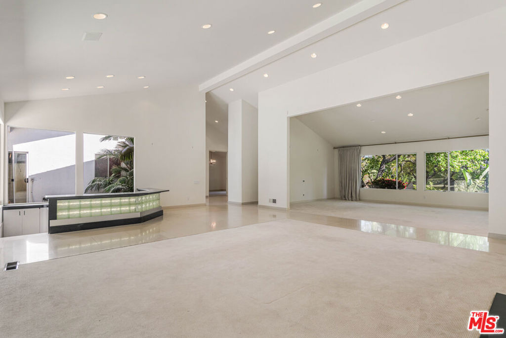 811 N Hillcrest Road - Photo 4