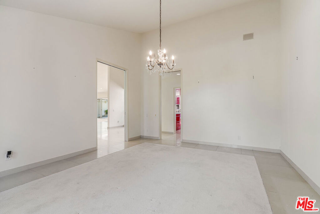 811 N Hillcrest Road - Photo 10