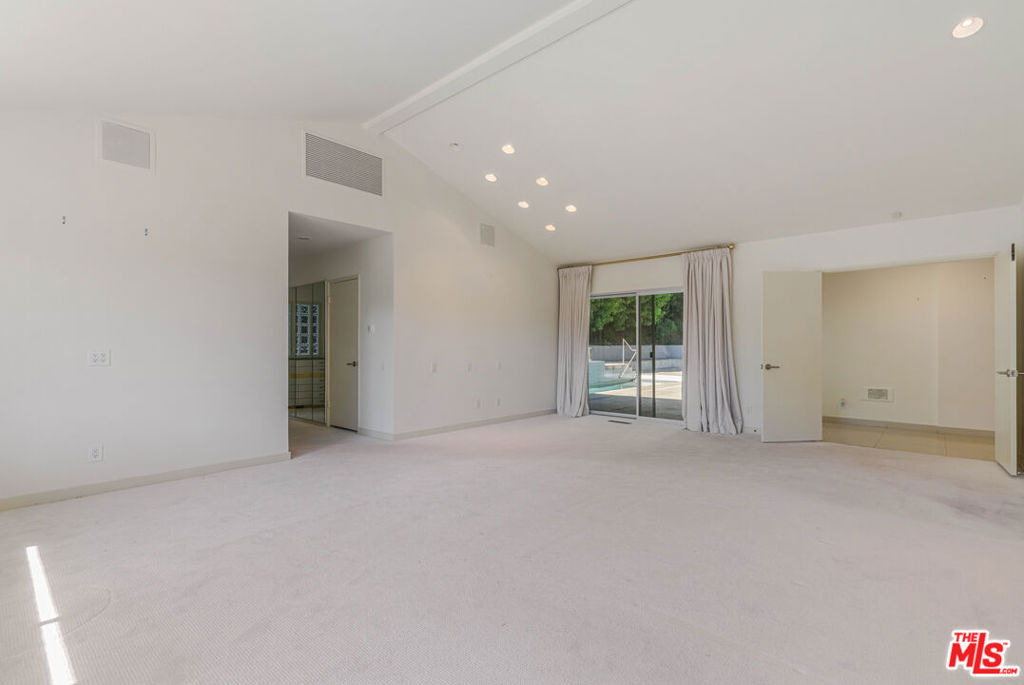 811 N Hillcrest Road - Photo 18