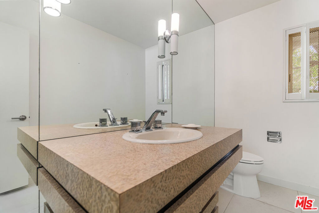 811 N Hillcrest Road - Photo 9
