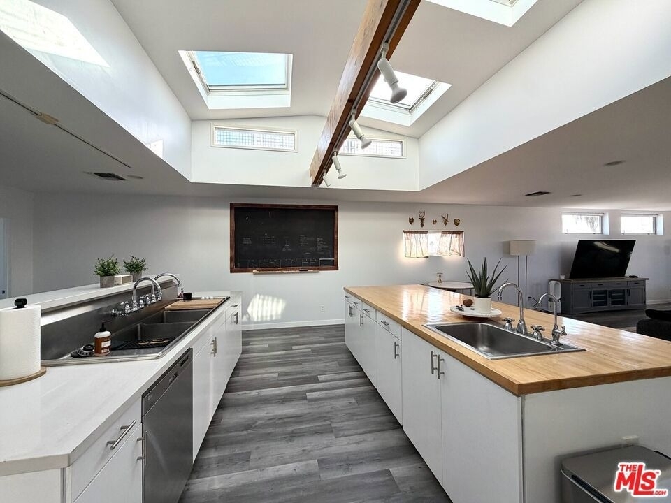 46 Rose Avenue - Photo 25