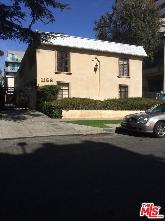 1166 Amherst Avenue - Photo 11