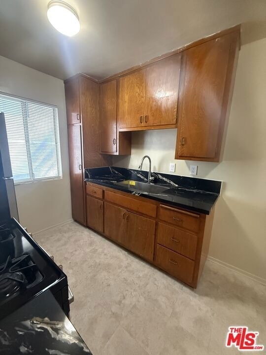 1166 Amherst Avenue - Photo 2