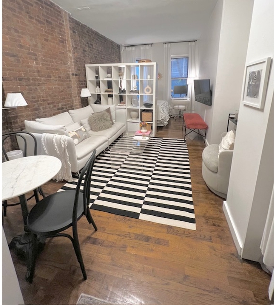 110 Thompson St - Photo 5