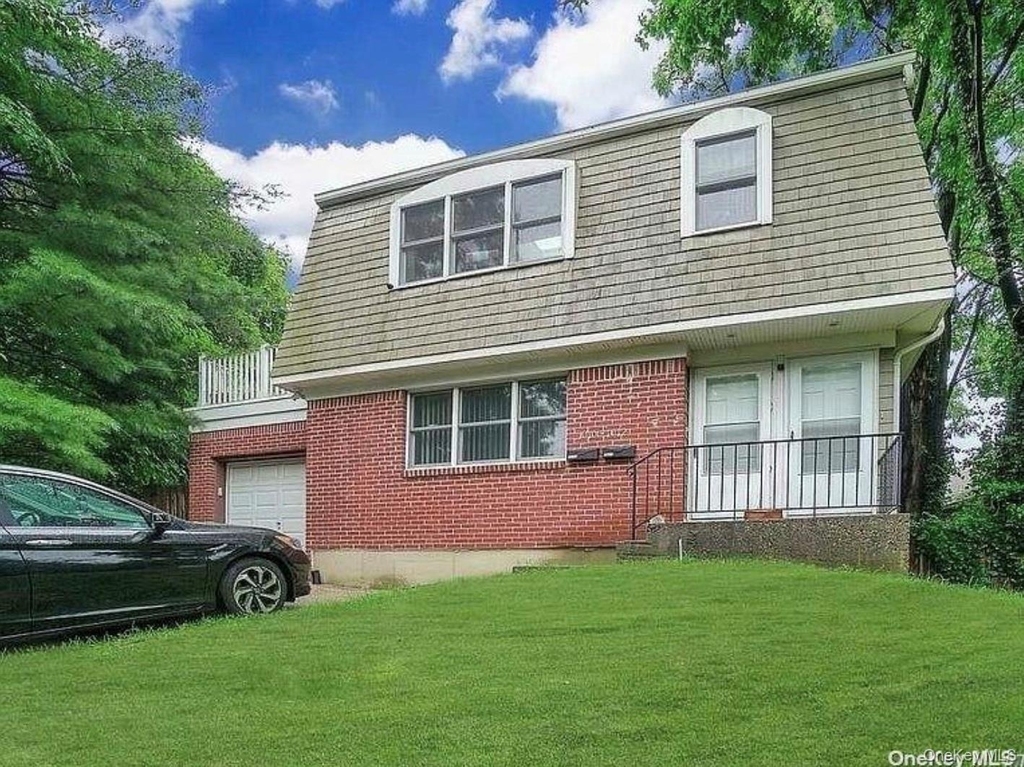 1012 Old Northern Boulevard - Photo 0