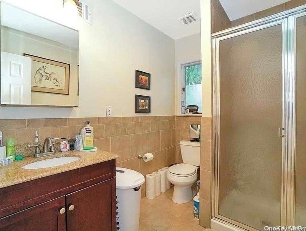 1012 Old Northern Boulevard - Photo 5