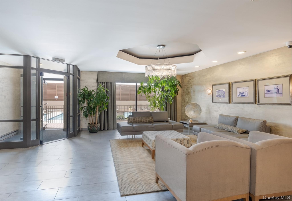 100 W Broadway - Photo 13