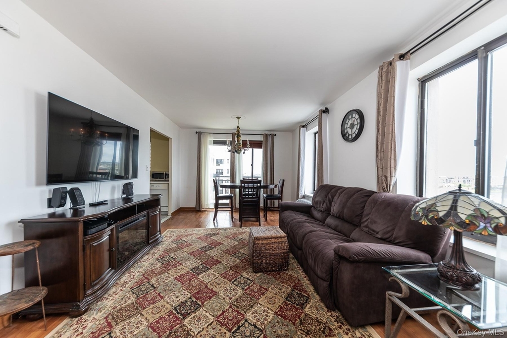 100 W Broadway - Photo 2