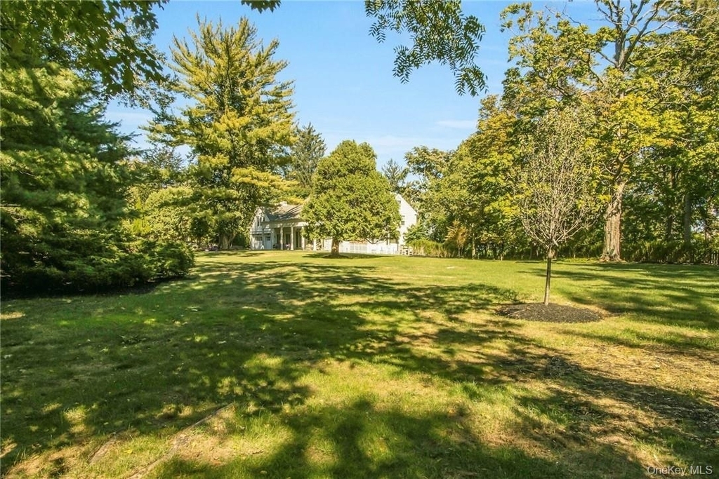 619 N Broadway - Photo 1
