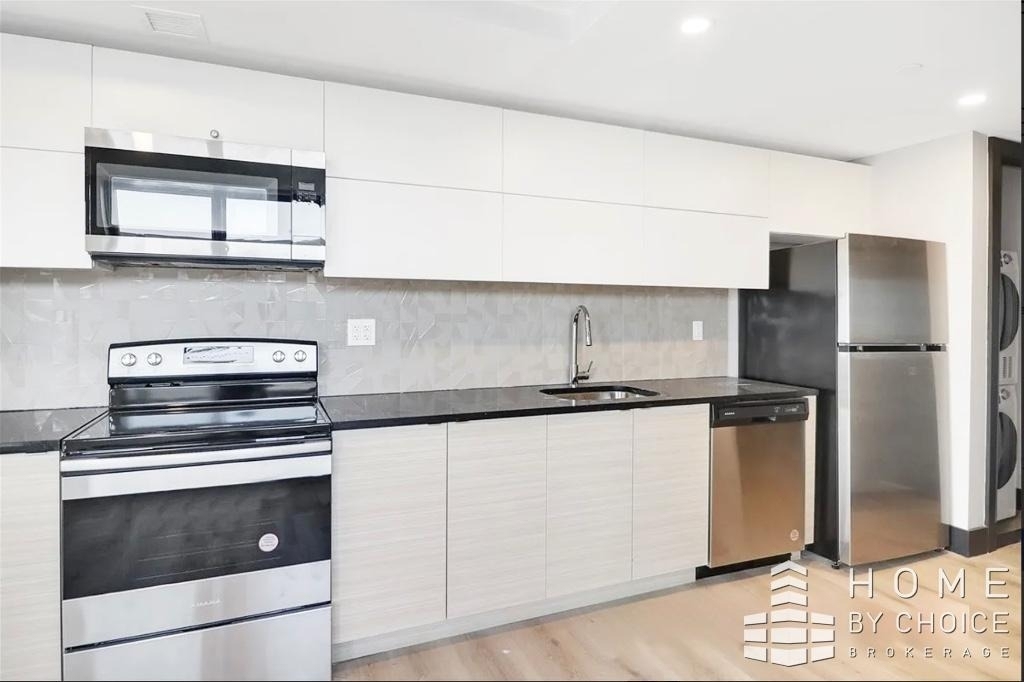 88 Linden Boulevard - Photo 2