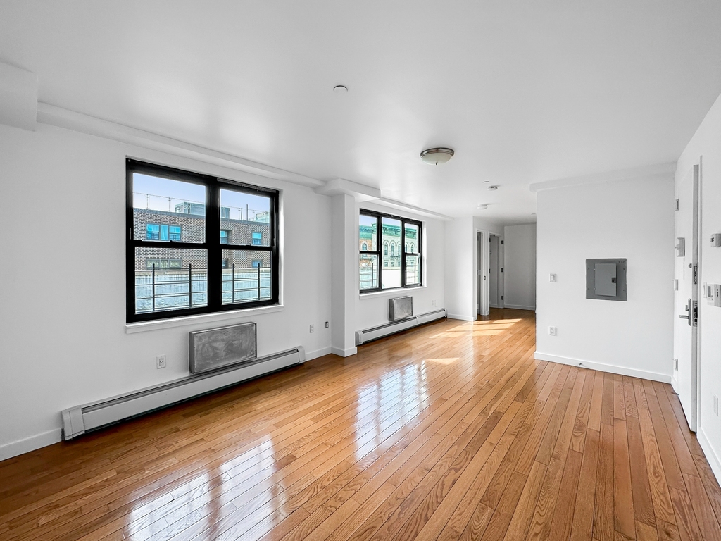 E 147th St - Photo 0