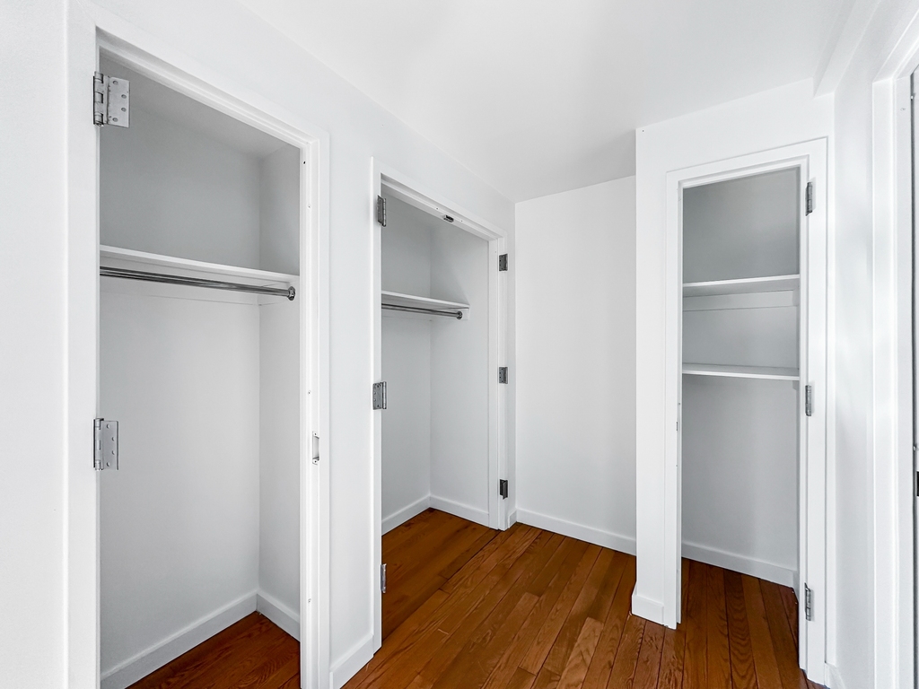 E 147th St - Photo 4