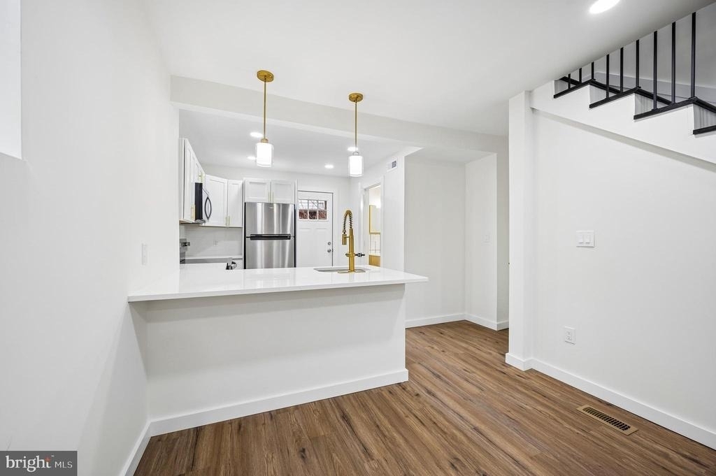 1702 N Stillman Street - Photo 2