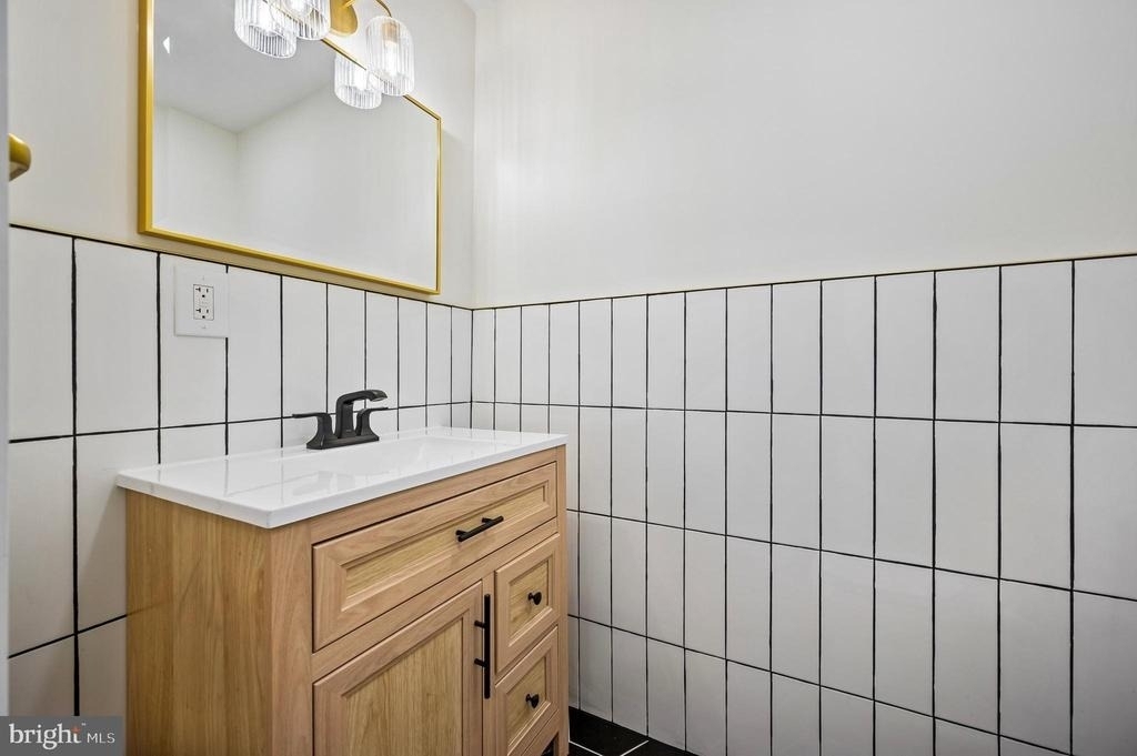 1702 N Stillman Street - Photo 4