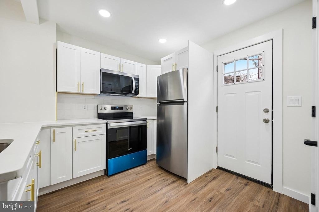 1702 N Stillman Street - Photo 3